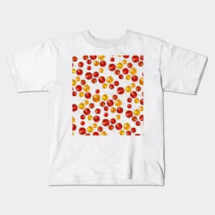 Christmas pattern in gold and red baubles on white: celebrate the holidays with bright decorations Kids T-Shirt